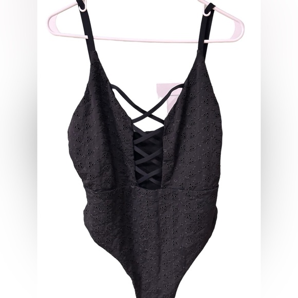 ❤️NWOT- Eyelet one piece bathing suit - 2X - Picture 1 of 5